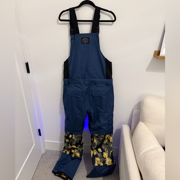 Saga Outerwear Rogue Bib Snow Pants - Detachable TOP
Denim/Cactus - Picture 6 of 10